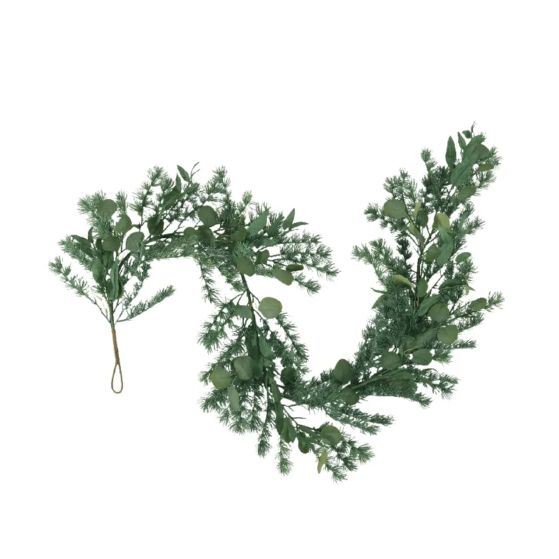 Closeout Quera 5.5 ft Leaves Garland