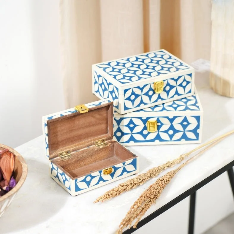 Weekend Bargains Galore Chisholm Box