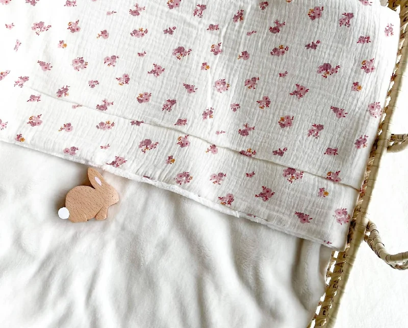 Weekend Discounts to Delight Floral Gauze/fleece Blanket In Pink